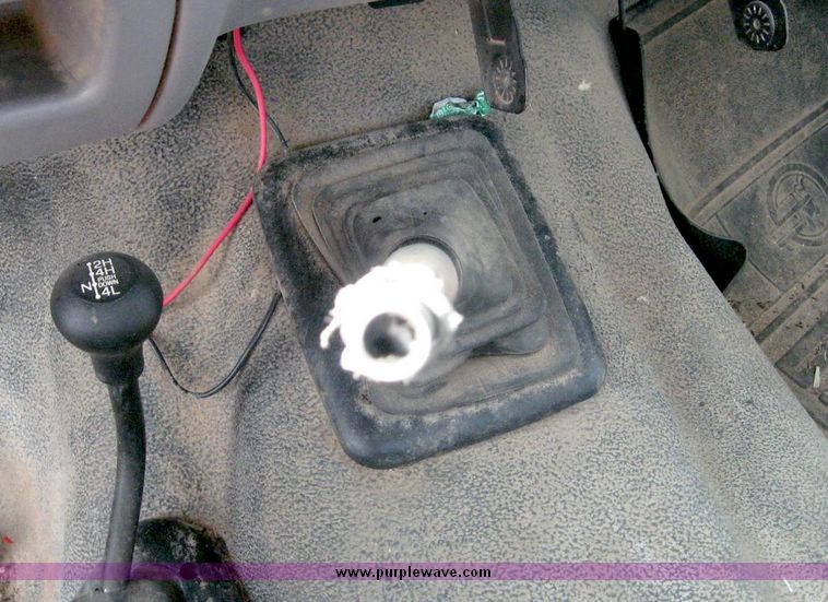 image for item 8699 1996 Ford F150 pickup truck