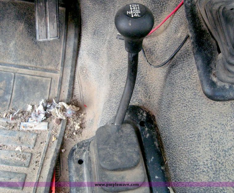 image for item 8699 1996 Ford F150 pickup truck