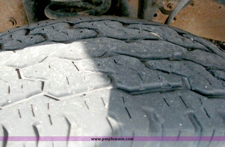 image for item 8699 1996 Ford F150 pickup truck