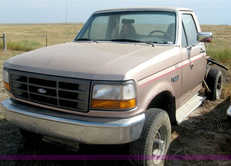 image for item 8700 1997 Ford F350 pickup truck