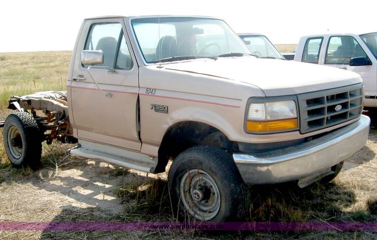image for item 8700 1997 Ford F350 pickup truck