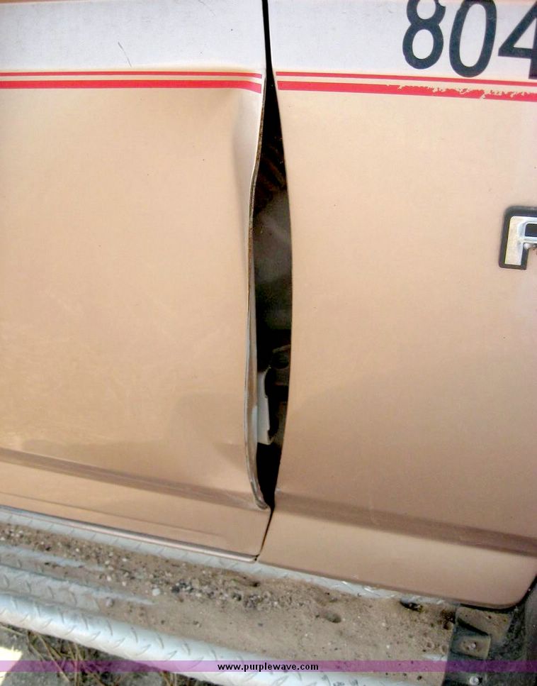 image for item 8700 1997 Ford F350 pickup truck