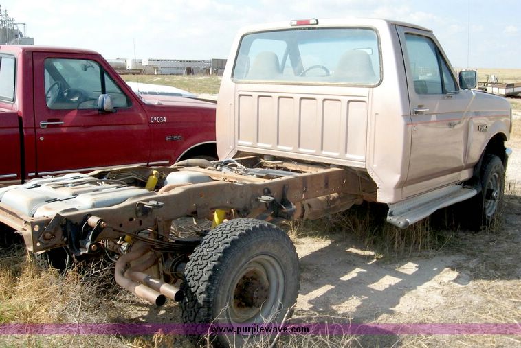 image for item 8700 1997 Ford F350 pickup truck