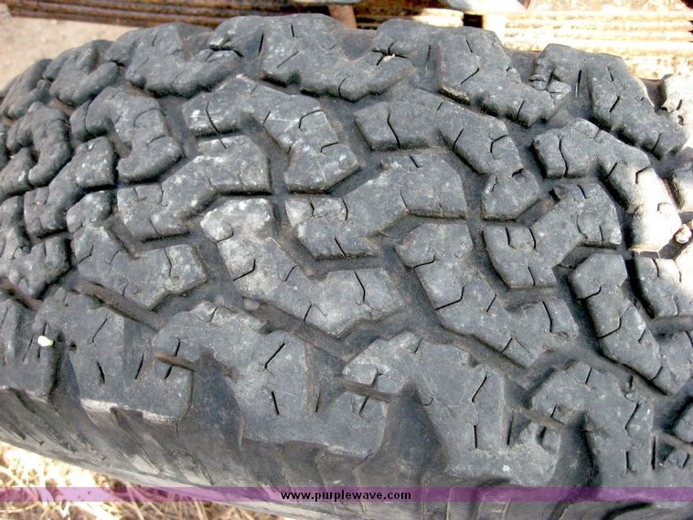 image for item 8700 1997 Ford F350 pickup truck