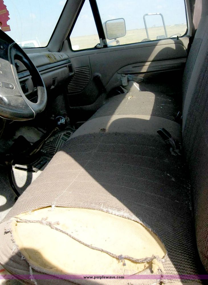 image for item 8700 1997 Ford F350 pickup truck