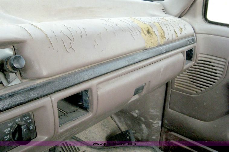 image for item 8700 1997 Ford F350 pickup truck