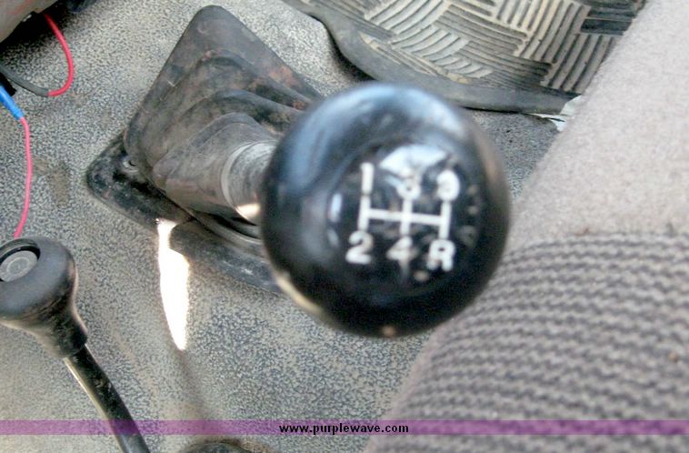 image for item 8700 1997 Ford F350 pickup truck