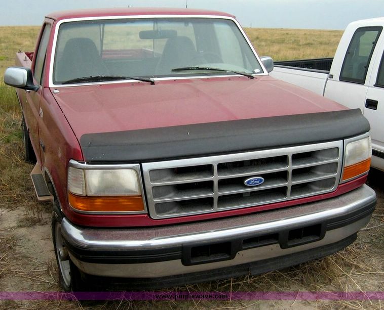 image for item 8701 1995 Ford F150 pickup truck