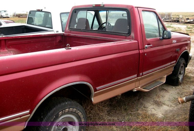 image for item 8701 1995 Ford F150 pickup truck