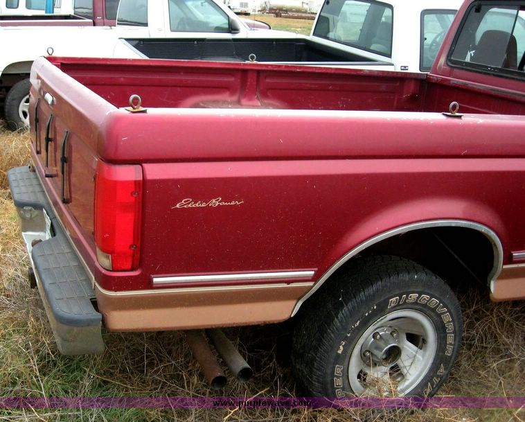 image for item 8701 1995 Ford F150 pickup truck