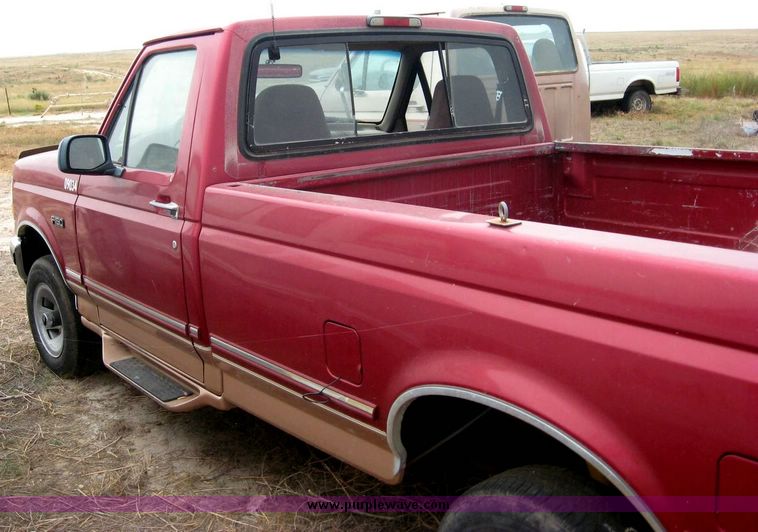 image for item 8701 1995 Ford F150 pickup truck