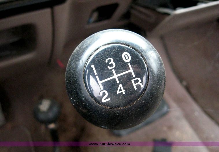 image for item 8701 1995 Ford F150 pickup truck