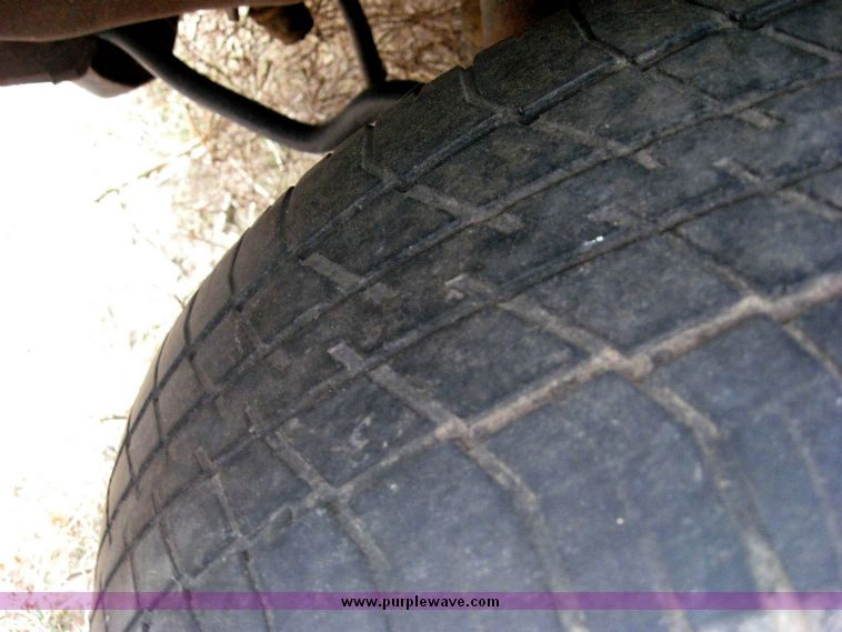 image for item 8701 1995 Ford F150 pickup truck