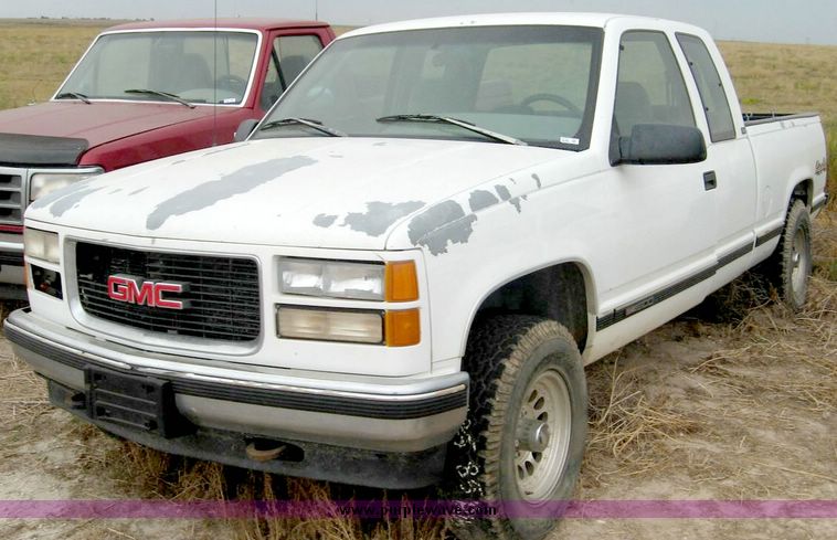 image for item 8702 1995 GMC Sierra K1500 extended cab pickup truck