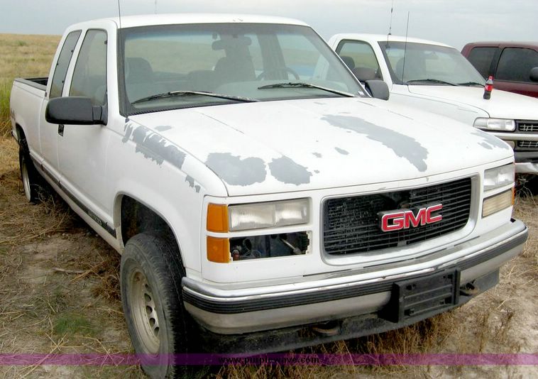 image for item 8702 1995 GMC Sierra K1500 extended cab pickup truck