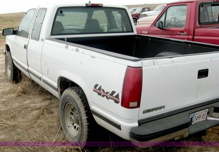 image for item 8702 1995 GMC Sierra K1500 extended cab pickup truck