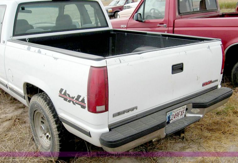image for item 8702 1995 GMC Sierra K1500 extended cab pickup truck