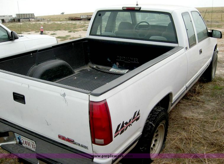 image for item 8702 1995 GMC Sierra K1500 extended cab pickup truck