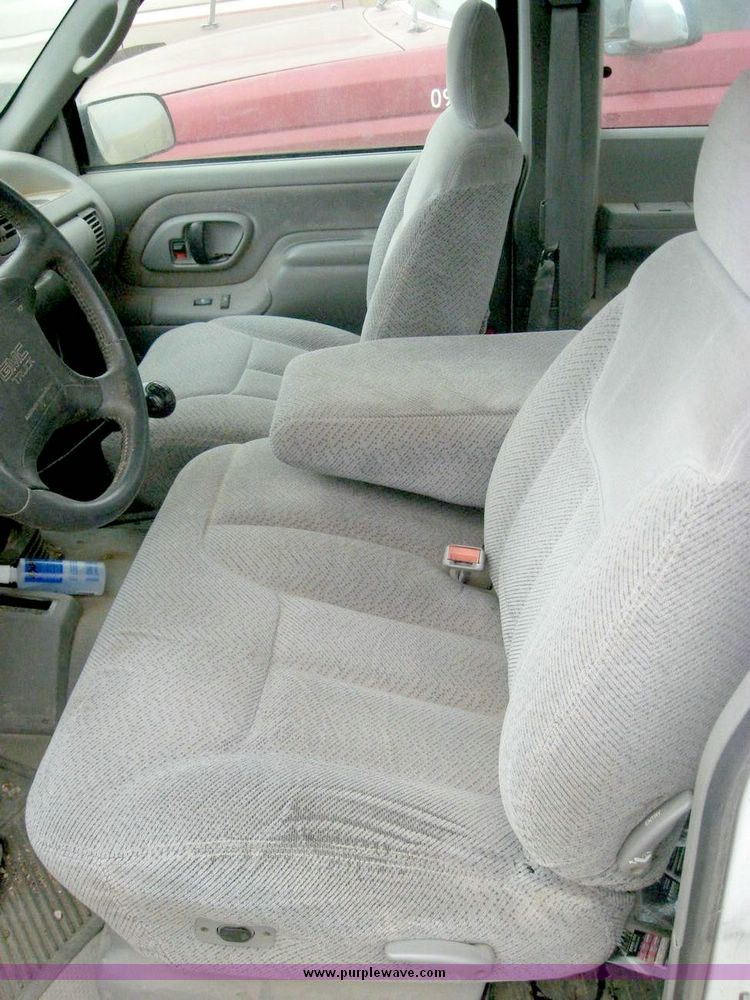 image for item 8702 1995 GMC Sierra K1500 extended cab pickup truck