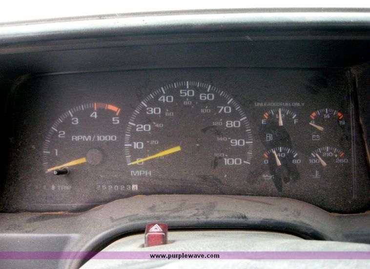 image for item 8702 1995 GMC Sierra K1500 extended cab pickup truck