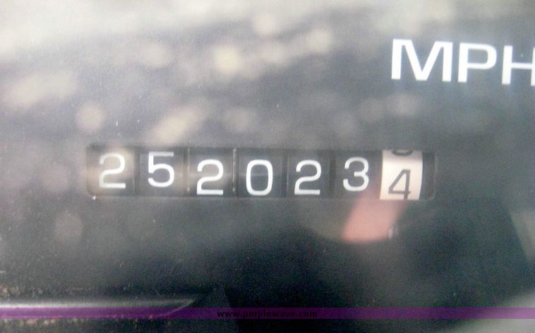 image for item 8702 1995 GMC Sierra K1500 extended cab pickup truck