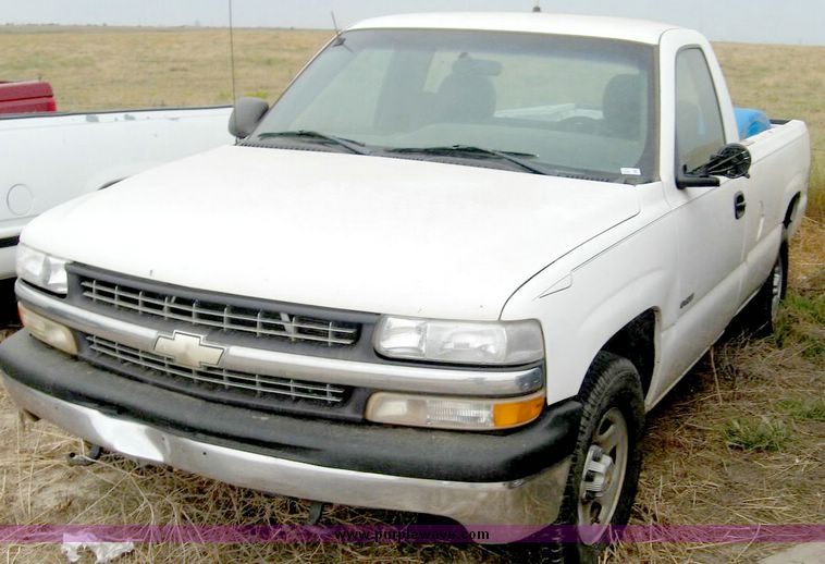 image for item 8703 2000 Chevrolet K1500 Silverado pickup truck