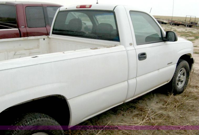 image for item 8703 2000 Chevrolet K1500 Silverado pickup truck