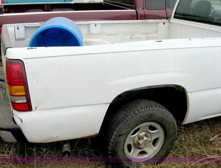 image for item 8703 2000 Chevrolet K1500 Silverado pickup truck