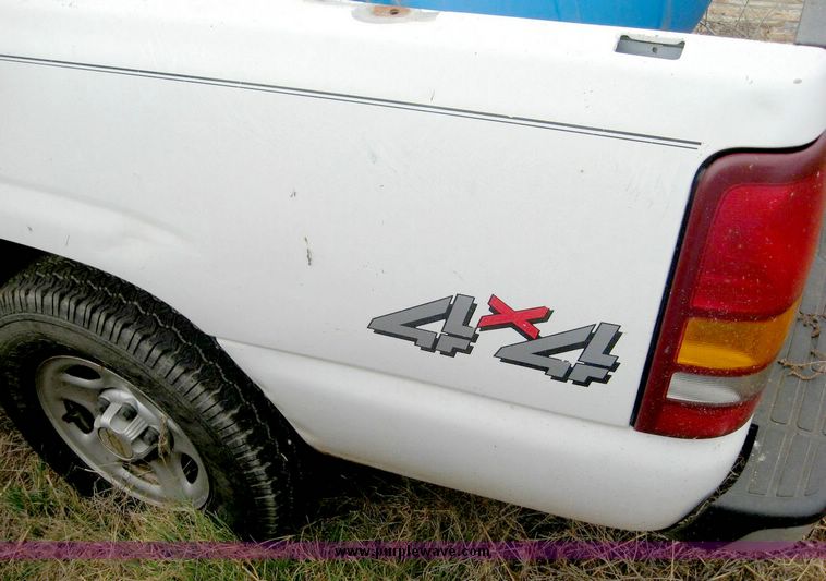 image for item 8703 2000 Chevrolet K1500 Silverado pickup truck