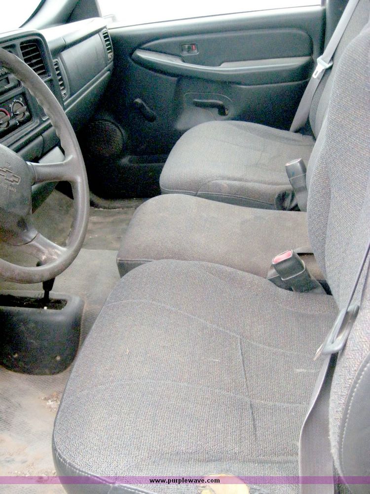 image for item 8703 2000 Chevrolet K1500 Silverado pickup truck