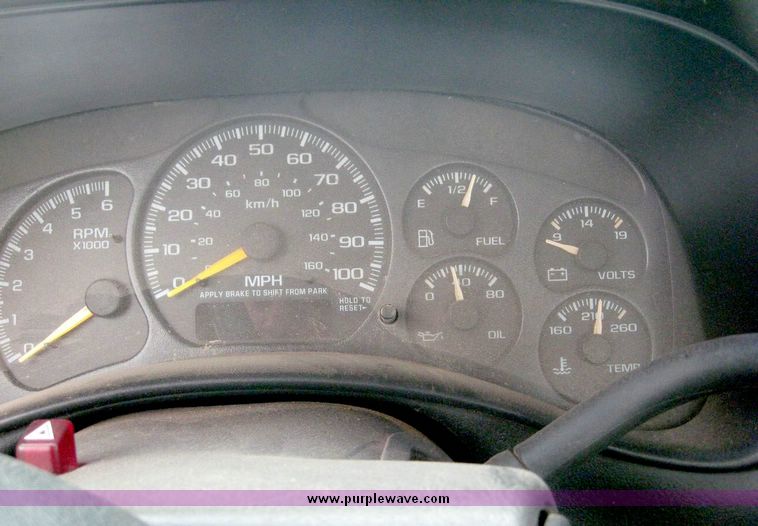 image for item 8703 2000 Chevrolet K1500 Silverado pickup truck