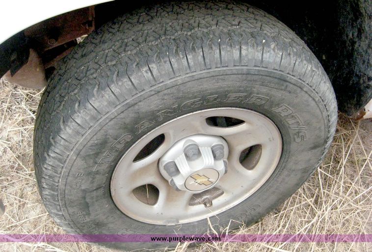 image for item 8703 2000 Chevrolet K1500 Silverado pickup truck