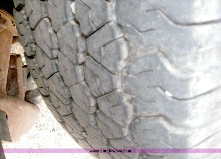 image for item 8703 2000 Chevrolet K1500 Silverado pickup truck