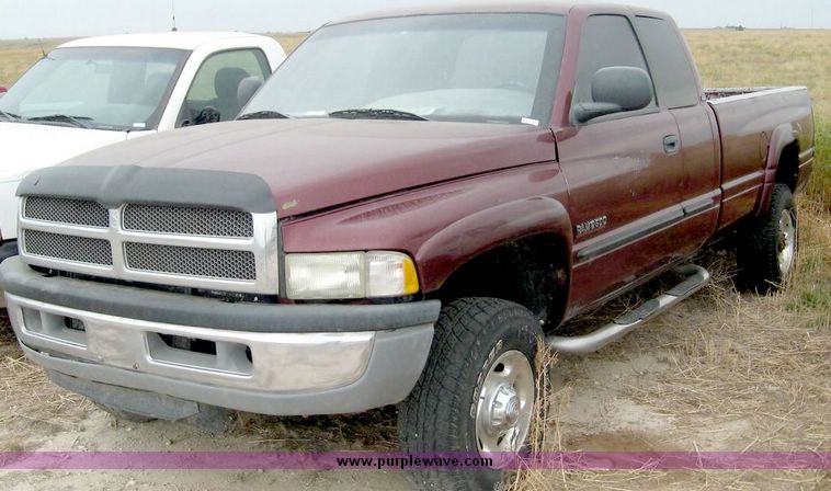 image for item 8704 2001 Dodge Ram 2500 Quad extended cab pickup truck