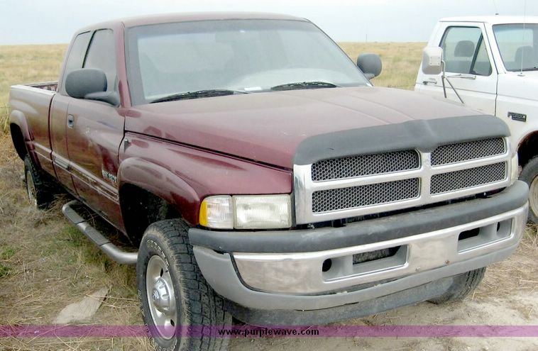 image for item 8704 2001 Dodge Ram 2500 Quad extended cab pickup truck