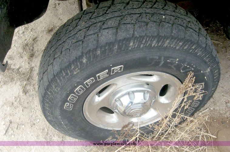 image for item 8704 2001 Dodge Ram 2500 Quad extended cab pickup truck