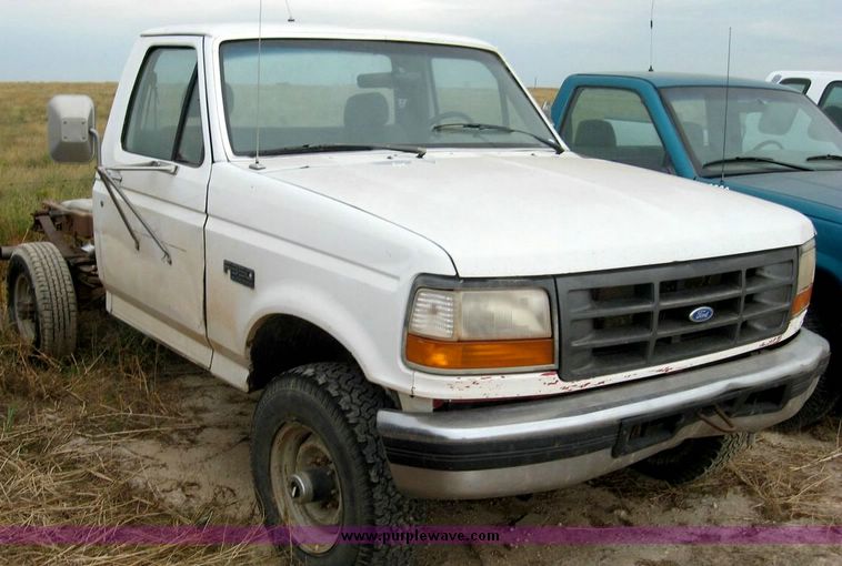 image for item 8705 1996 Ford F350 pickup truck