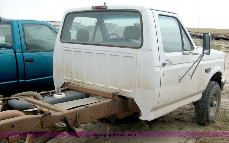 image for item 8705 1996 Ford F350 pickup truck