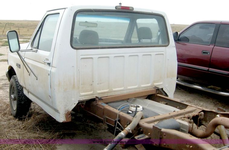 image for item 8705 1996 Ford F350 pickup truck