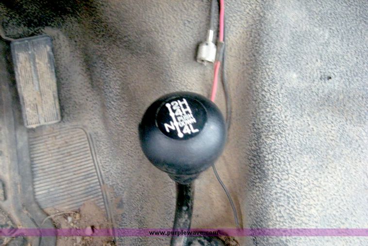 image for item 8705 1996 Ford F350 pickup truck