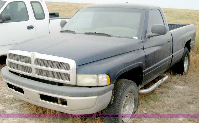 image for item 8708 2001 Dodge Ram 1500 pickup truck