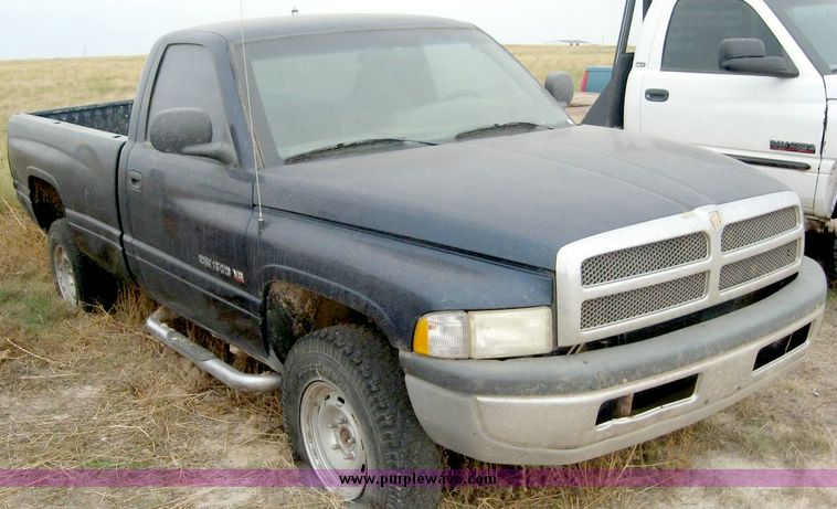 image for item 8708 2001 Dodge Ram 1500 pickup truck
