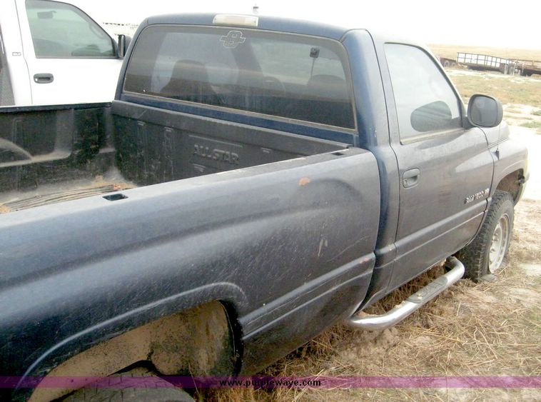 image for item 8708 2001 Dodge Ram 1500 pickup truck