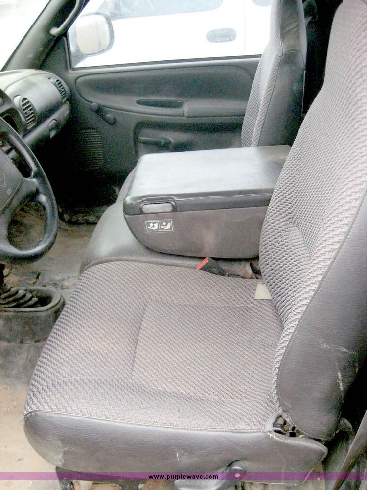 image for item 8708 2001 Dodge Ram 1500 pickup truck