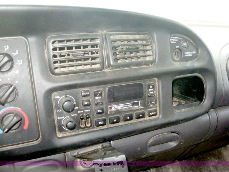 image for item 8708 2001 Dodge Ram 1500 pickup truck