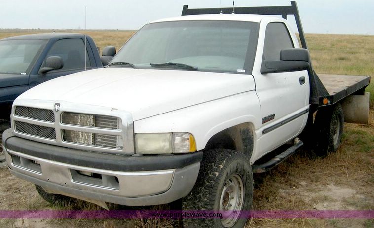 image for item 8709 2002 Dodge Ram 2500 pickup truck with flat bed