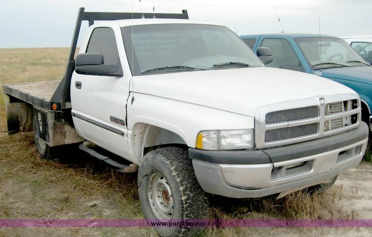 image for item 8709 2002 Dodge Ram 2500 pickup truck with flat bed