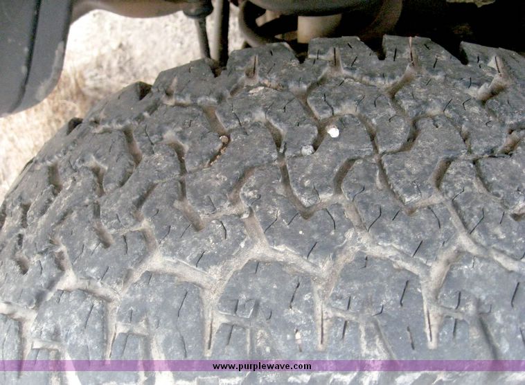 image for item 8709 2002 Dodge Ram 2500 pickup truck with flat bed