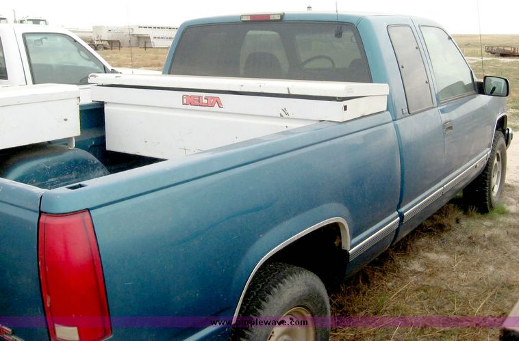 image for item 8710 1997 GMC Sierra K1500 extended cab pickup truck with two tool boxes