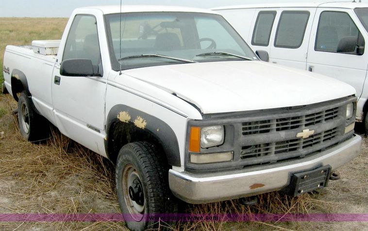 image for item 8711 1997 Chevrolet K2500 pickup truck